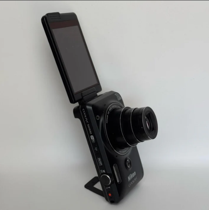 Pre-Owend Digital black Camera Nikon coolpix s6900 Rare Bundle