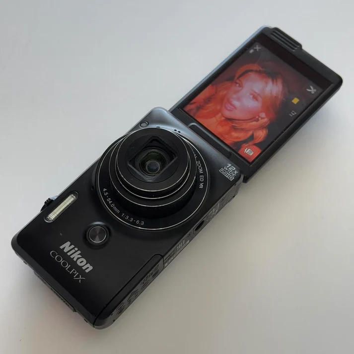 Pre-Owend Digital black Camera Nikon coolpix s6900 Rare Bundle