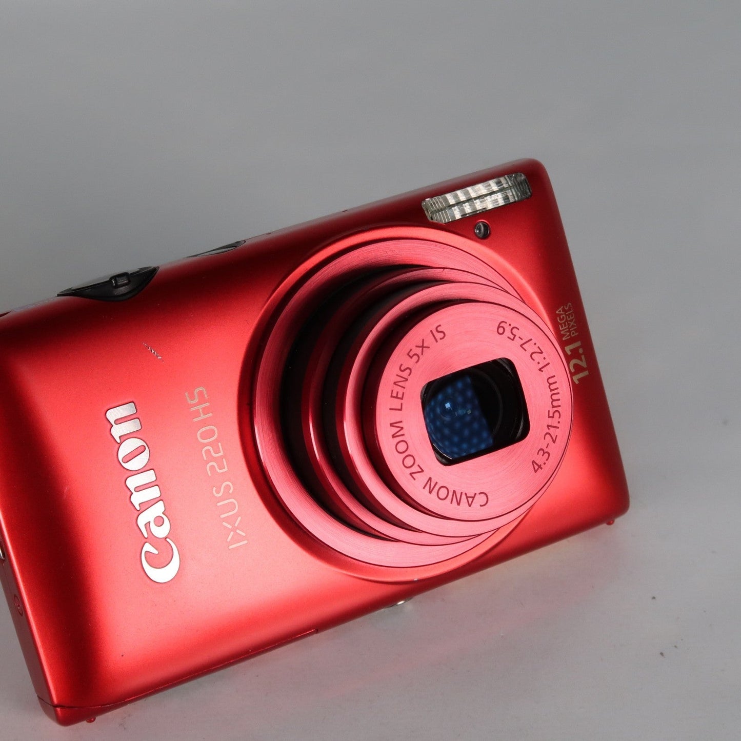 Pre-owned Canon IXUS 220 HS 12.1MP Digital Camera Red – Boxed Set