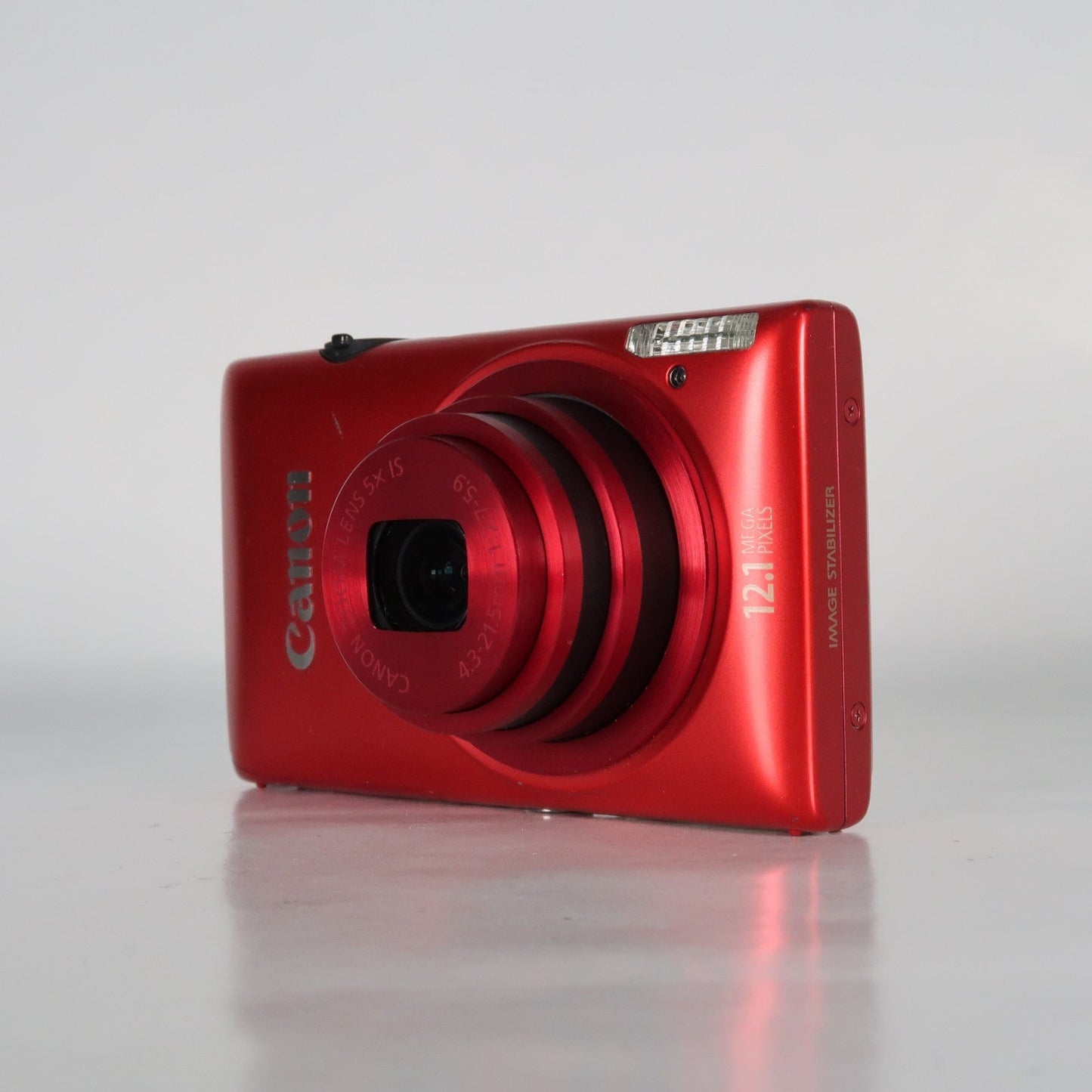 Pre-owned Canon IXUS 220 HS 12.1MP Digital Camera Red – Boxed Set