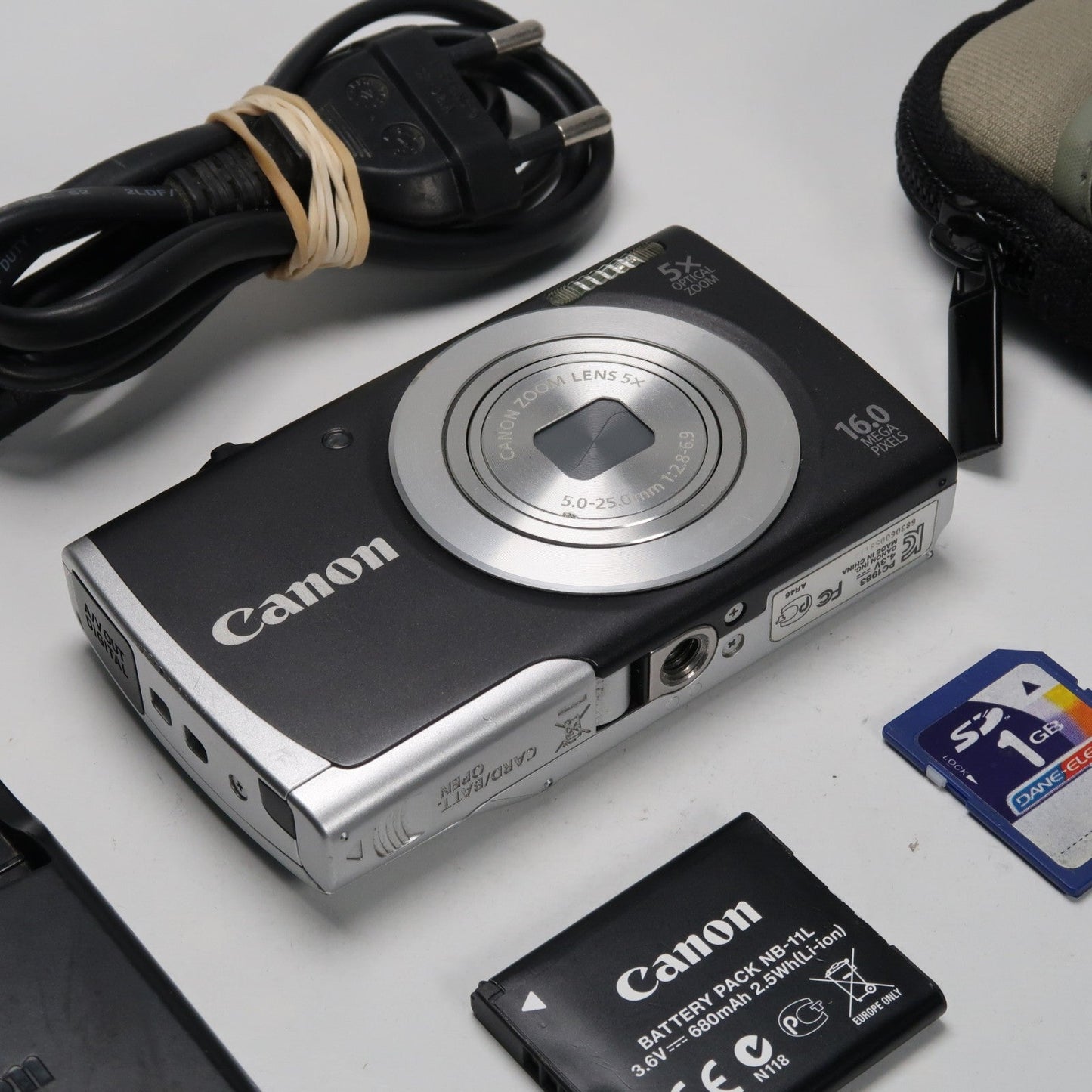 Pre-owned Canon Powershot Digital Cameras A2550 HD 16.0MP + Canon Powershot A3200 Bundle