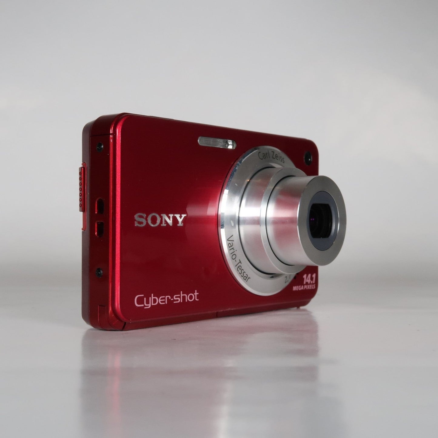 Pre-owned Sony Cybershot DSC-W560 14.1MP Digital Camera Red, Case – Excellent