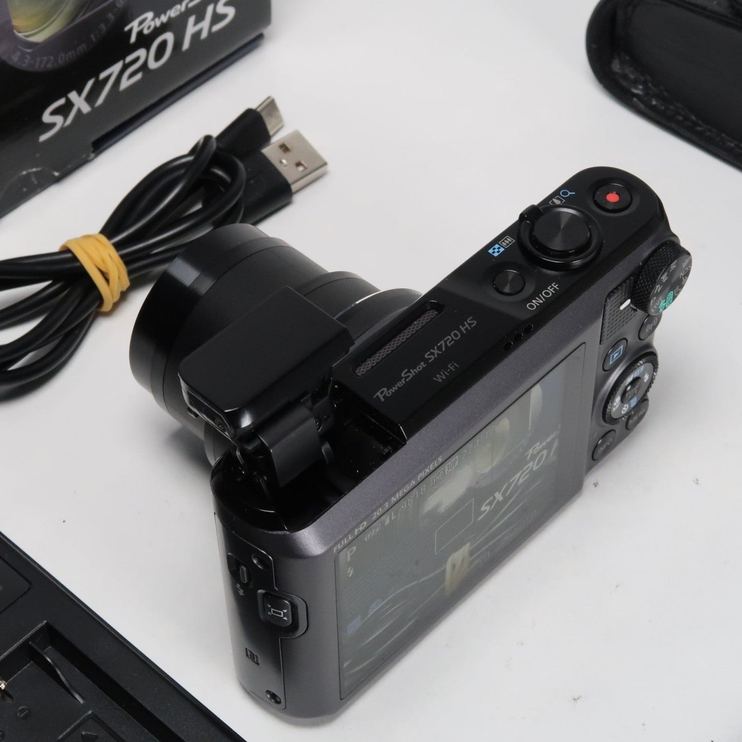 Pre-owned Canon PowerShot SX720 HS 20.3MP 40x Digital Camera Black + Case + 64GB SD Card