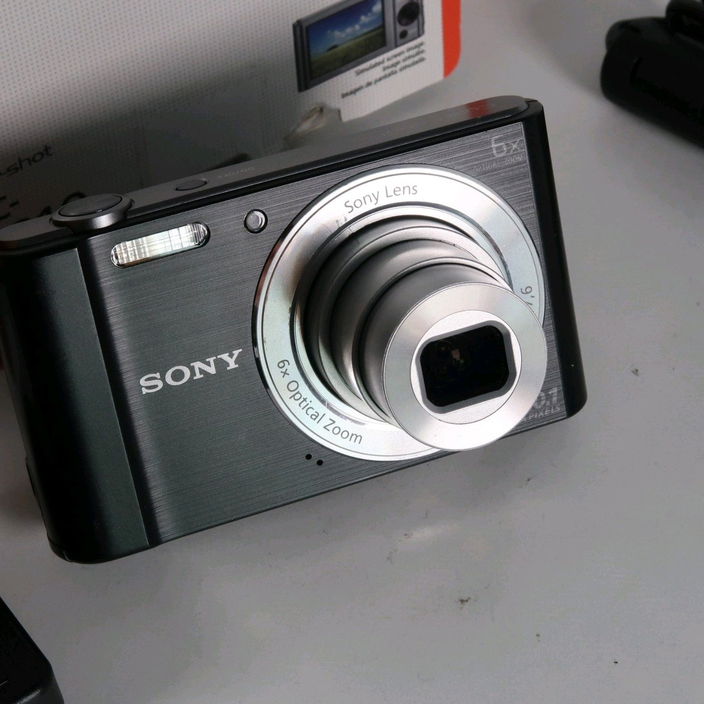 Pre-owned Bundle Digital Camera – Canon IXUS 185 + Sony Cyber-shot DSC-W810