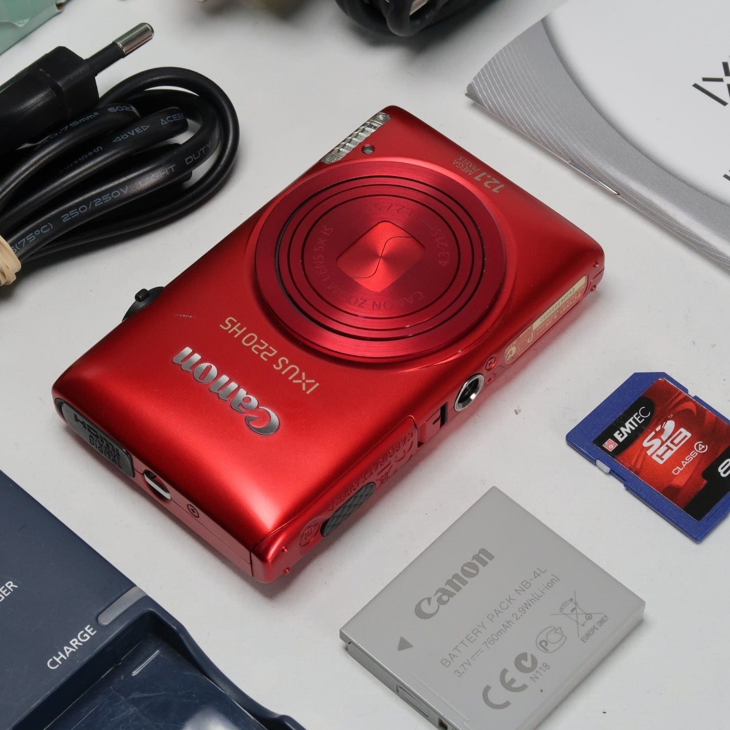Pre-owned Canon IXUS 220 HS 12.1MP Digital Camera Red – Boxed Set