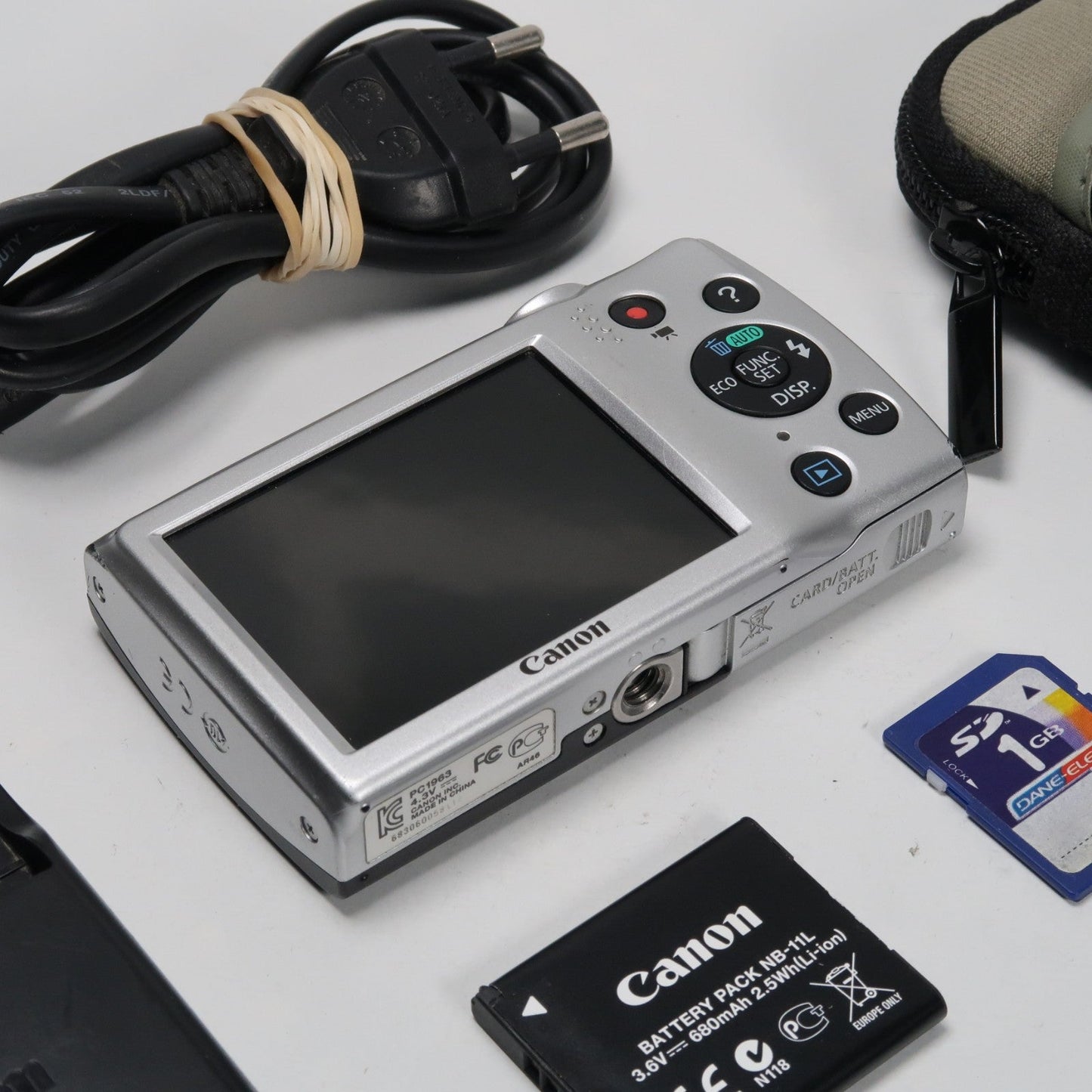 Pre-owned Canon Powershot Digital Cameras A2550 HD 16.0MP + Canon Powershot A3200 Bundle