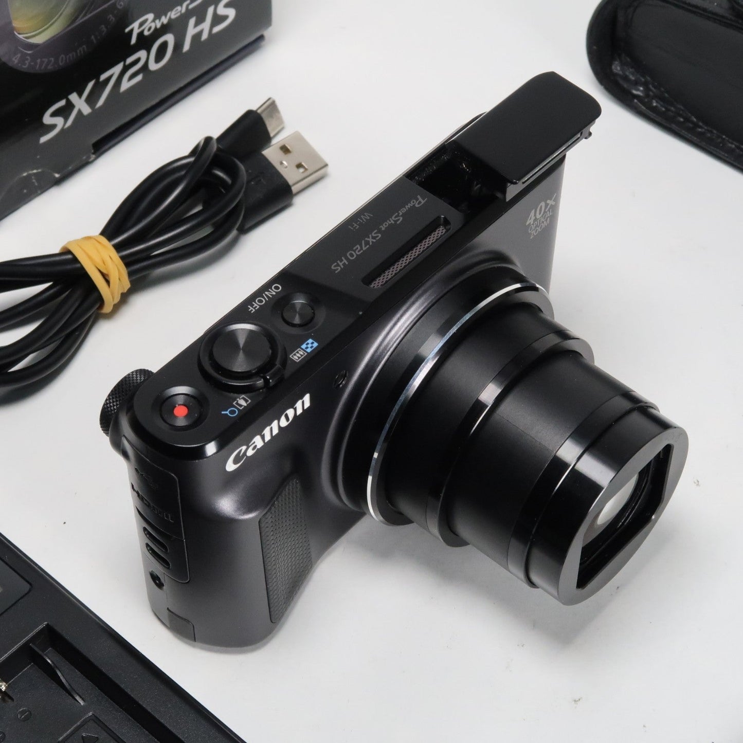 Pre-owned Canon PowerShot SX720 HS 20.3MP 40x Digital Camera Black + Case + 64GB SD Card