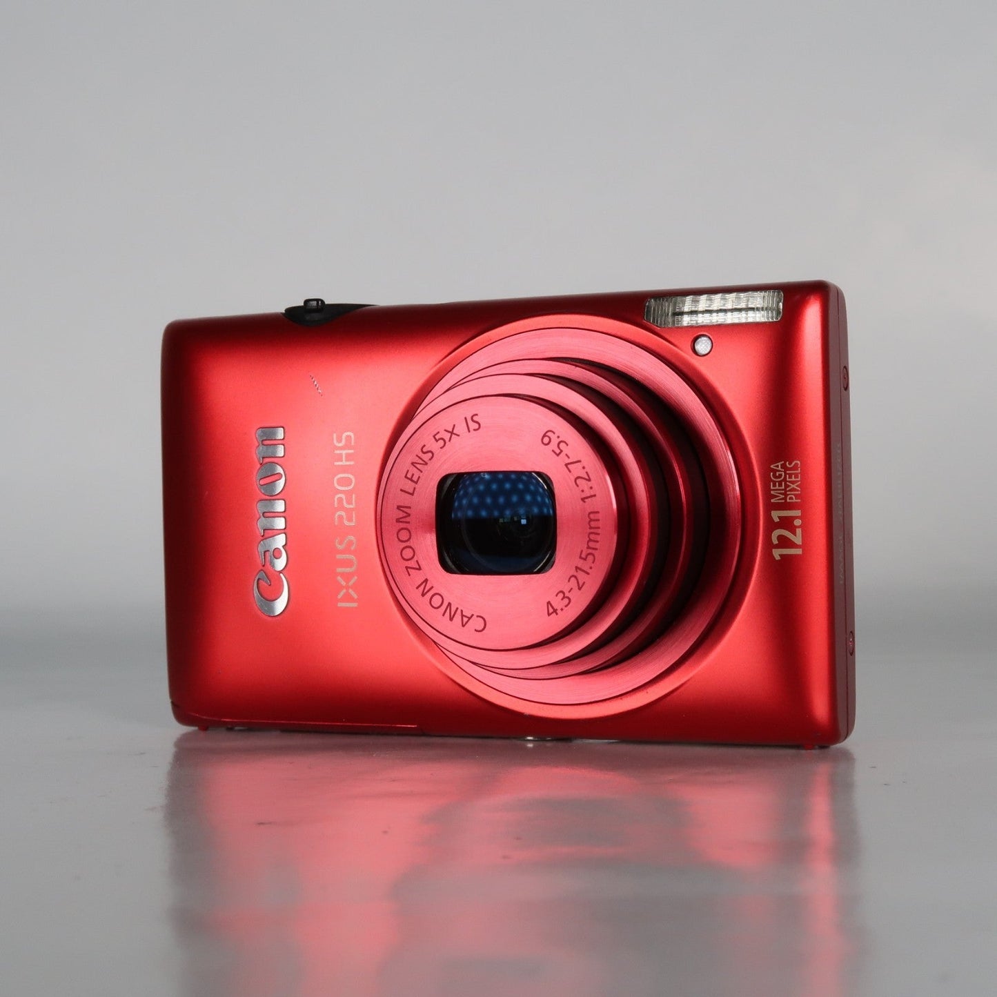 Pre-owned Canon IXUS 220 HS 12.1MP Digital Camera Red – Boxed Set